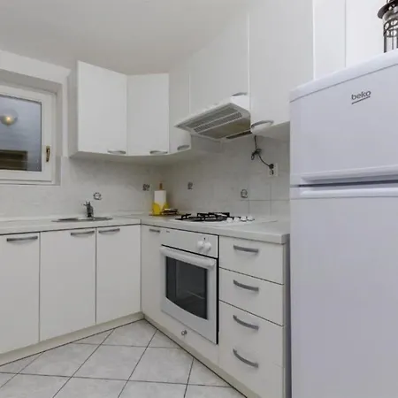 Apartment Mil - 80m From The Sea Sevid