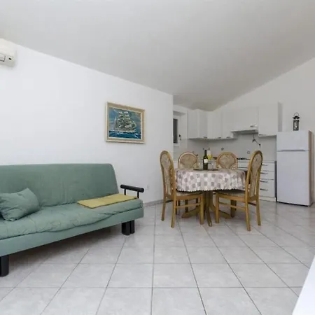 Apartment Mil - 80m From The Sea *
